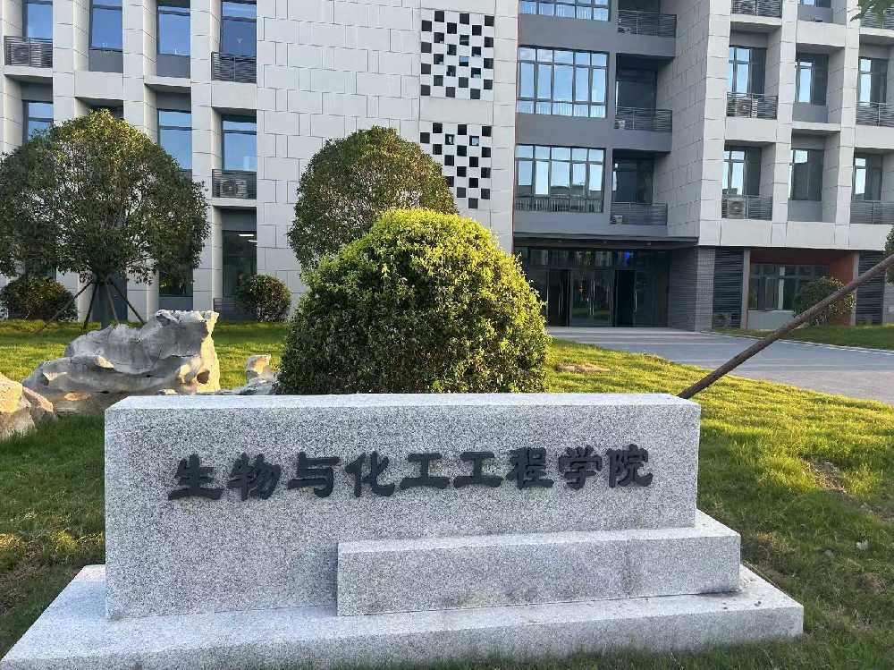 洛扎县扬州职业大学体育场高杆灯项目